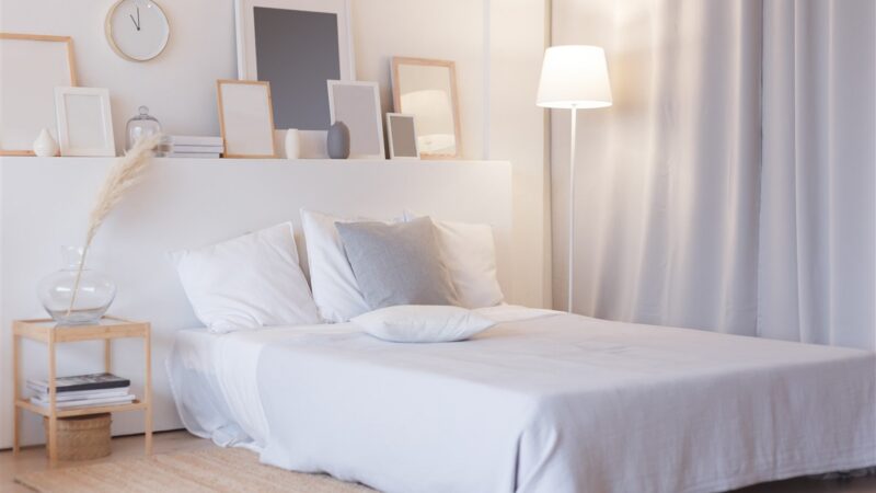 Augmentez le cachet de votre chambre avec un lampadaire design contemporain