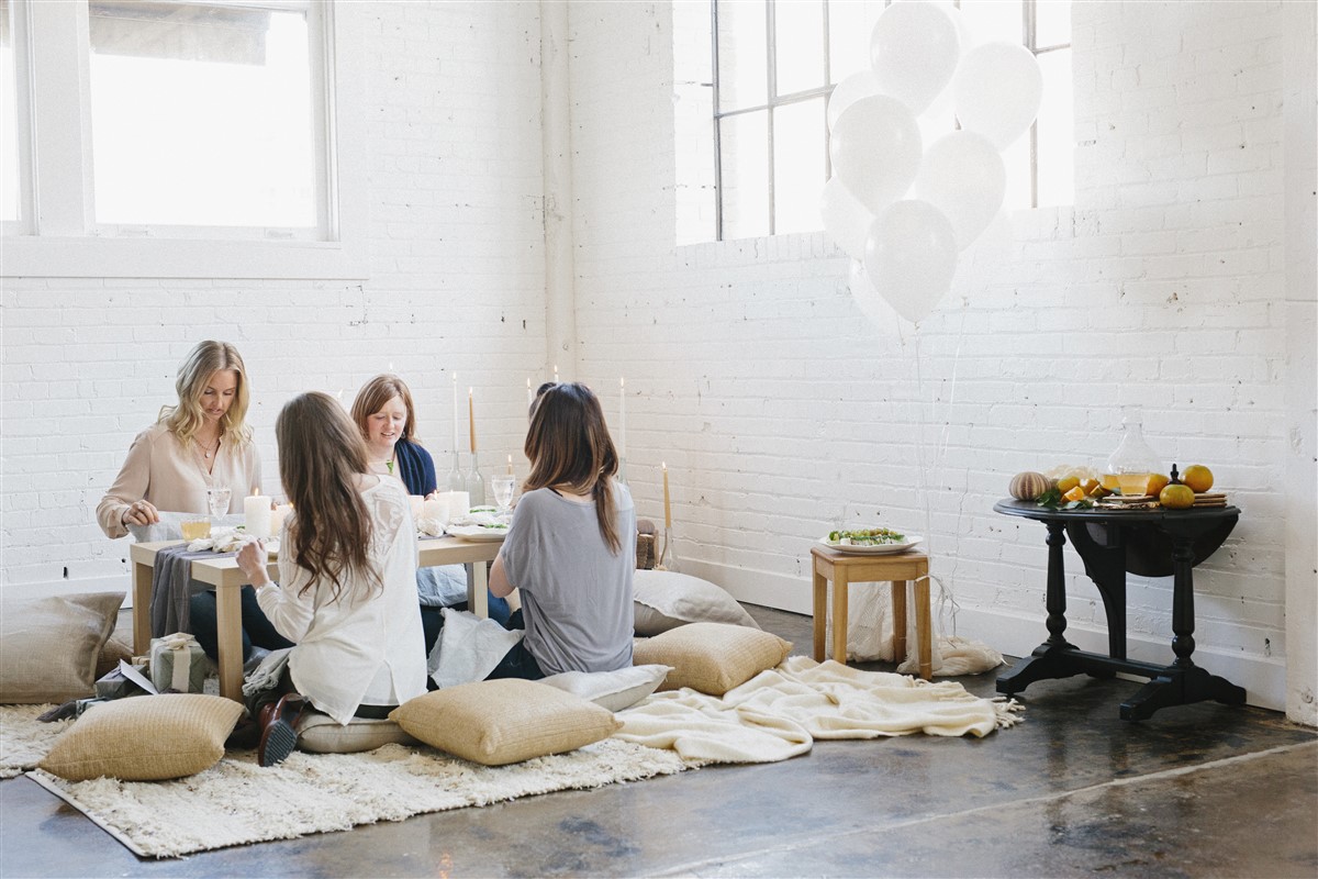 Choisir une table de bar basse intégrée au design moderne