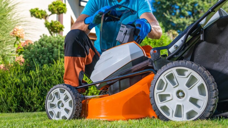 Trouver la tondeuse à batterie la plus performante pour les jardins urbains