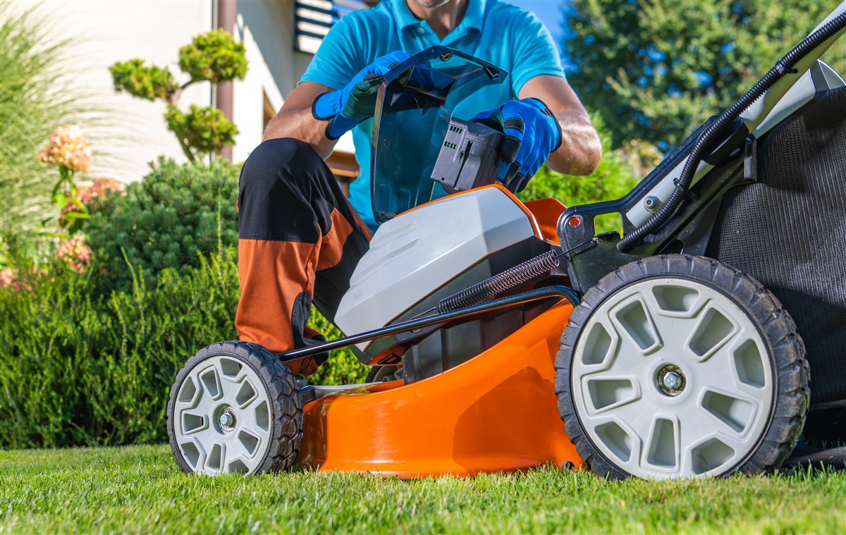 Trouver la tondeuse à batterie la plus performante pour les jardins urbains